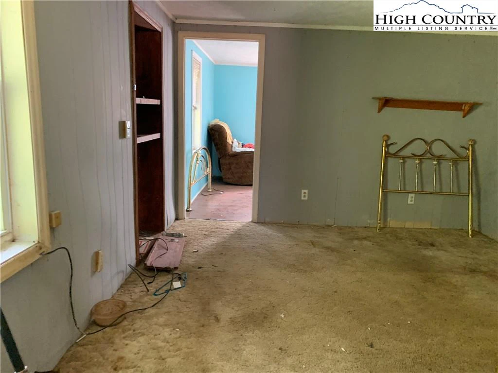 Image number 4 for the current listing