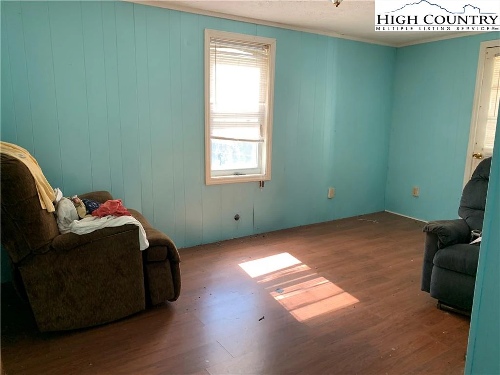 Image number 5 for the current listing
