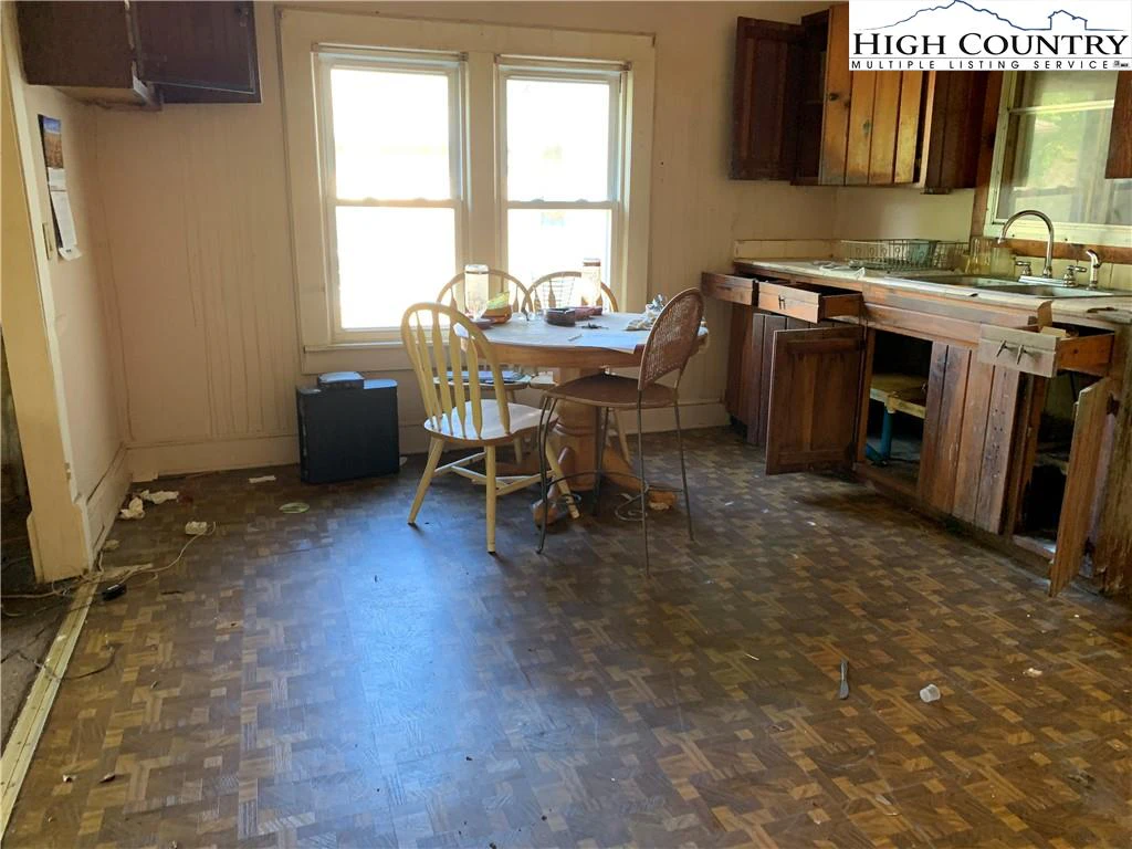 Image number 9 for the current listing
