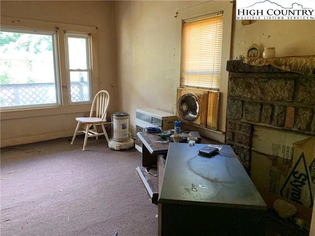 Image number 10 for the current listing