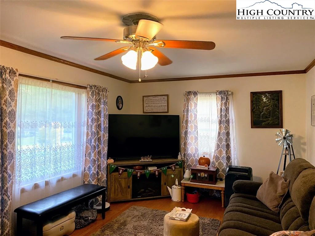 Image number 20 for the current listing