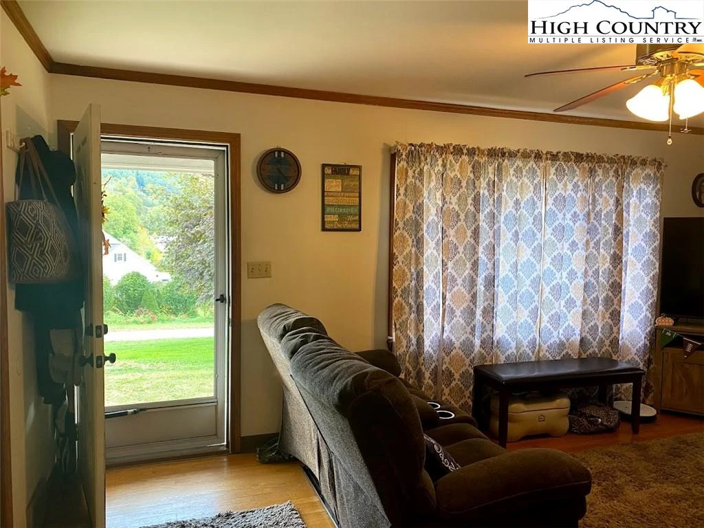 Image number 10 for the current listing
