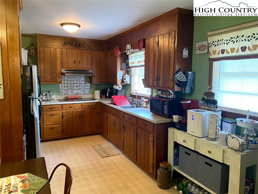 Image number 3 for the current listing