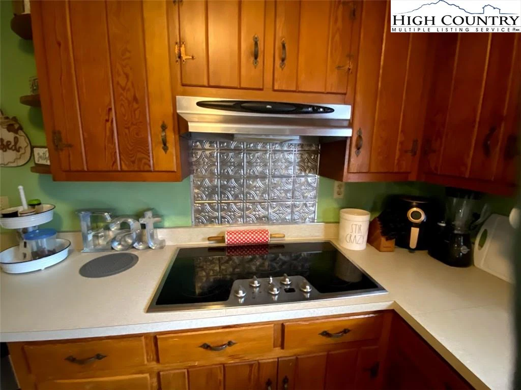 Image number 6 for the current listing