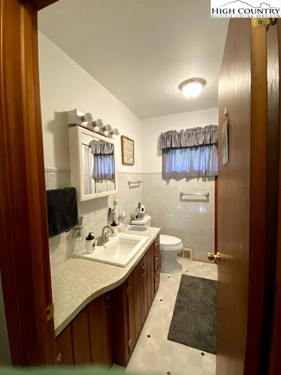 Image number 8 for the current listing