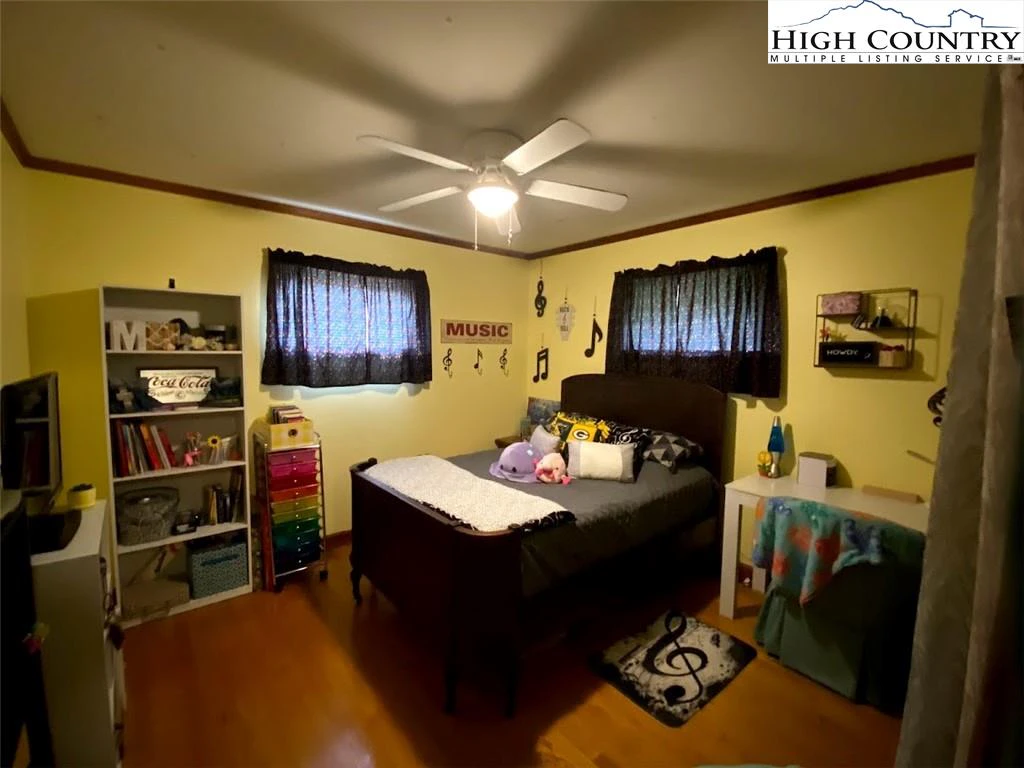 Image number 9 for the current listing