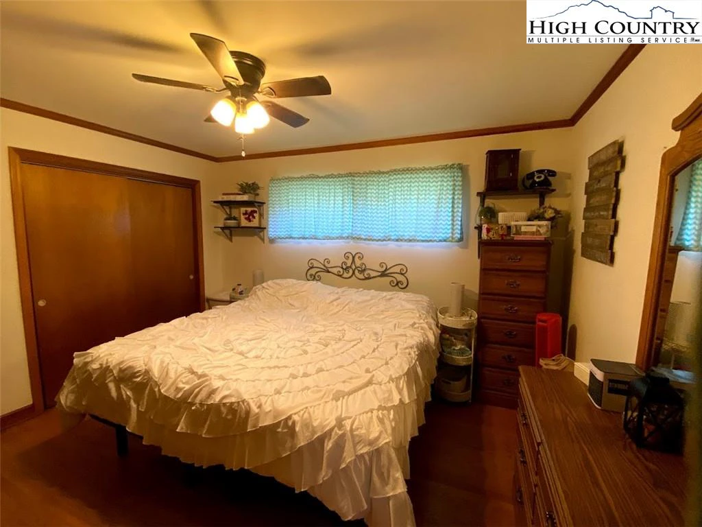 Image number 12 for the current listing