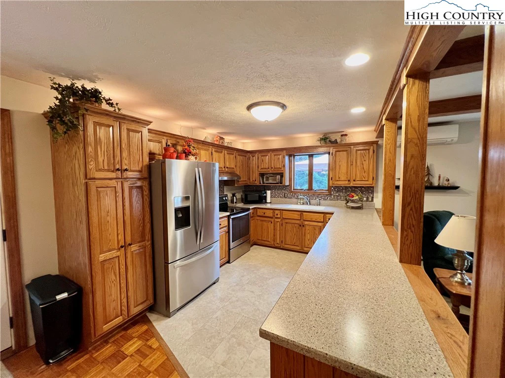 Image number 18 for the current listing