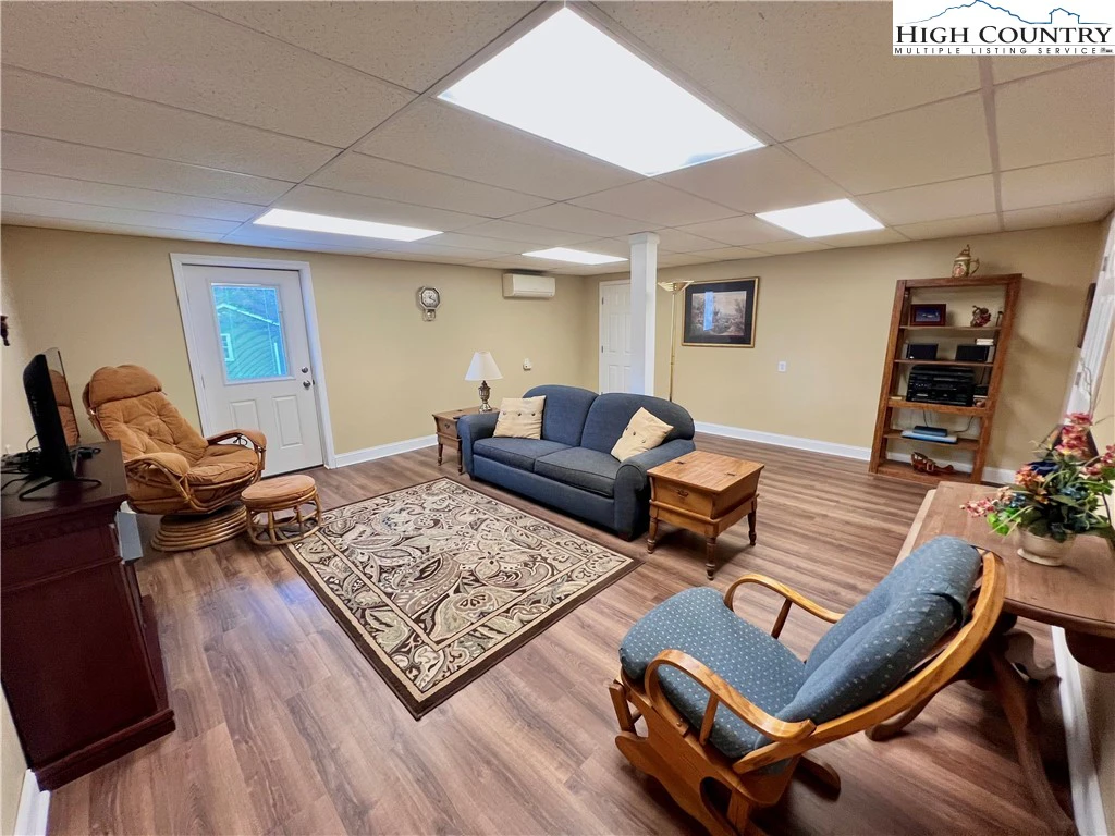 Image number 5 for the current listing
