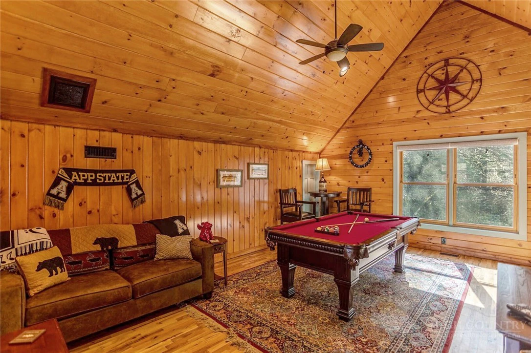 Image number 15 for the current listing