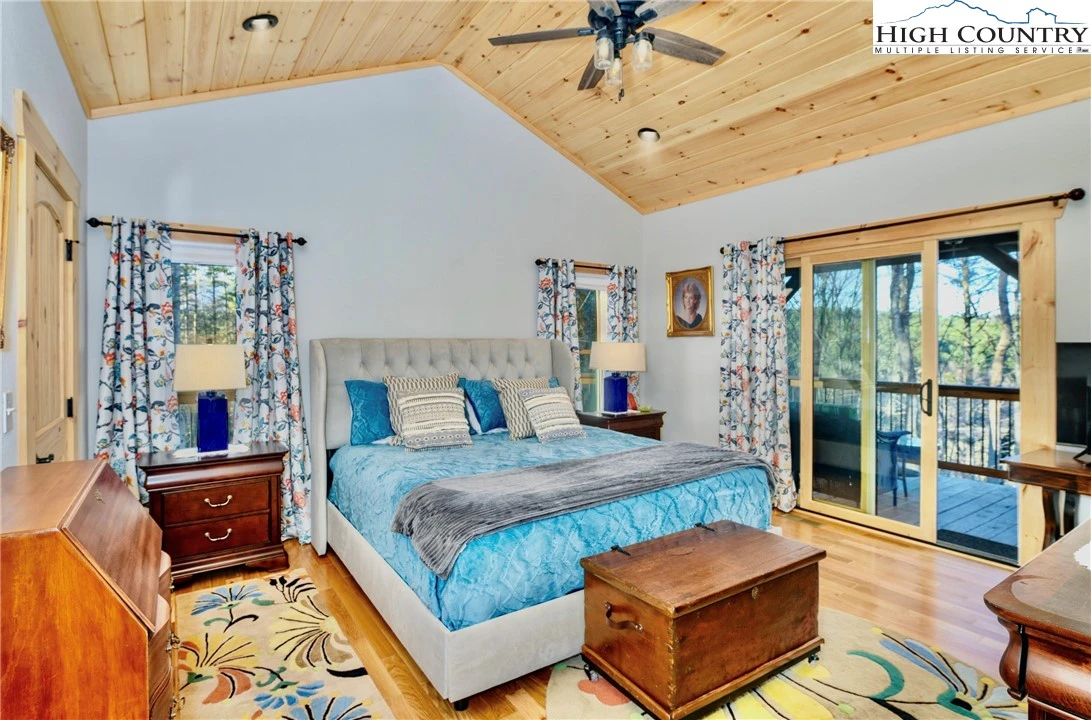 Image number 11 for the current listing