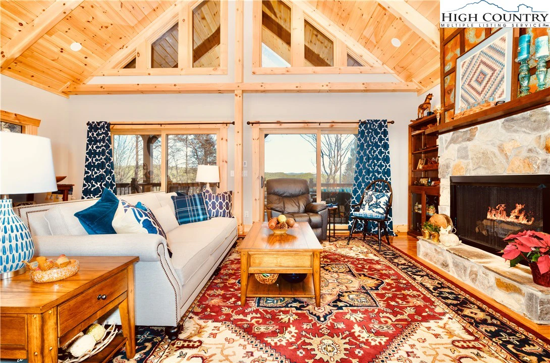Image number 15 for the current listing