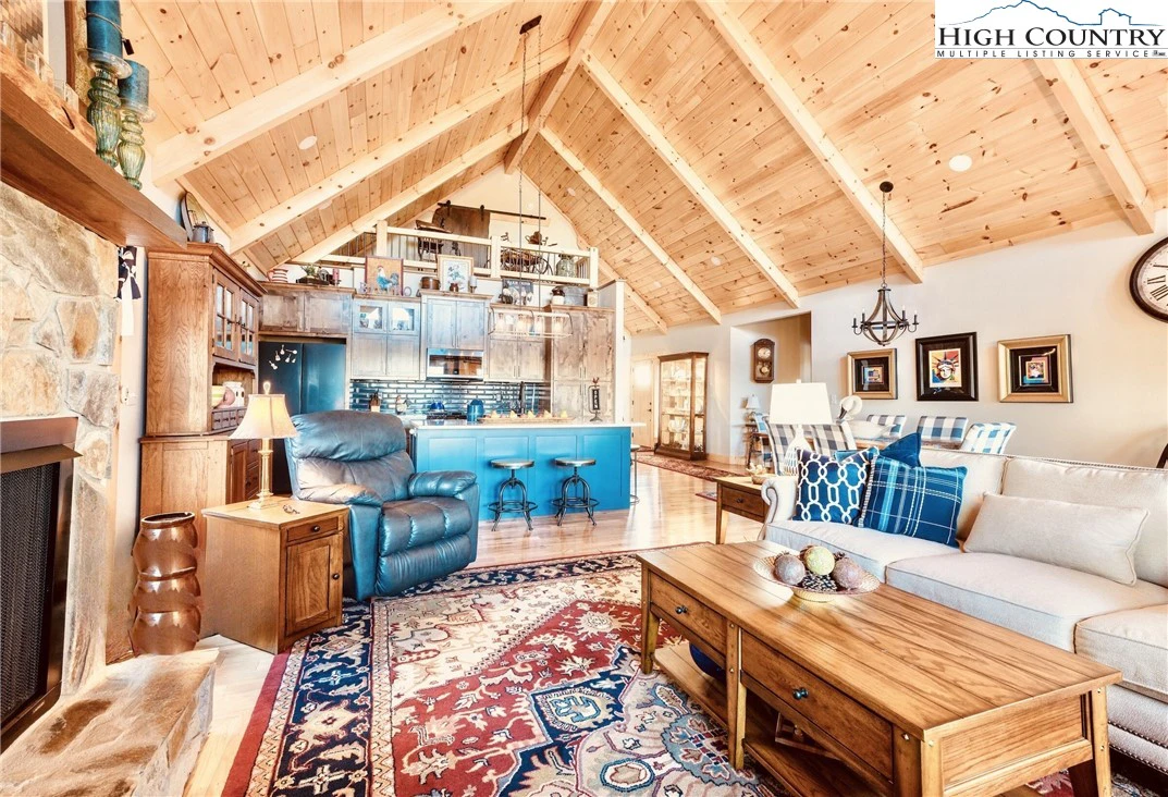 Image number 2 for the current listing