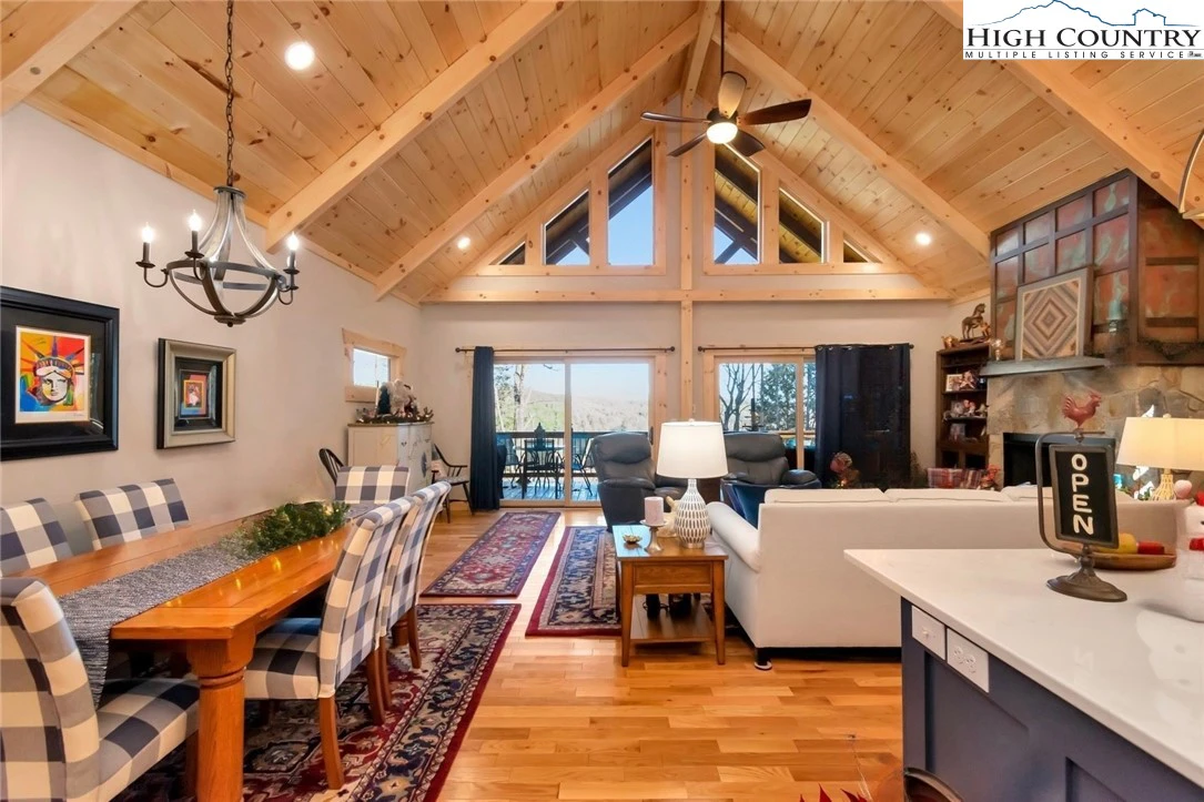 Image number 14 for the current listing