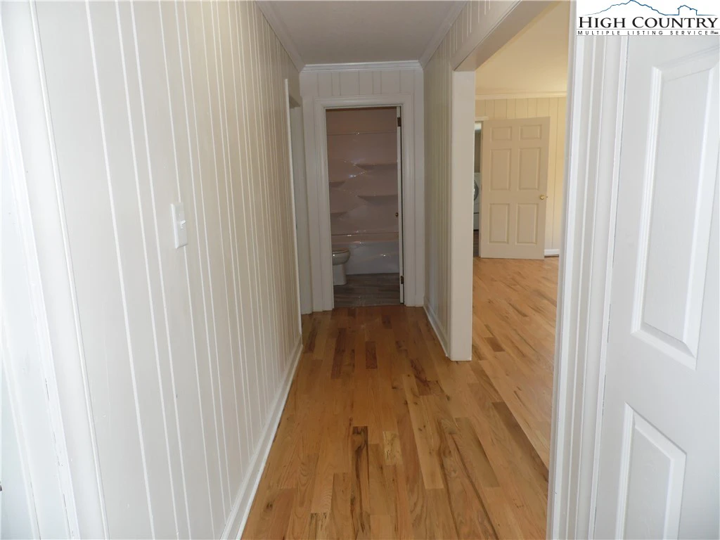 Image number 7 for the current listing