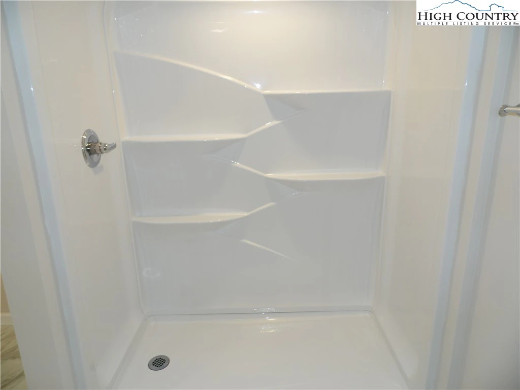 Image number 20 for the current listing