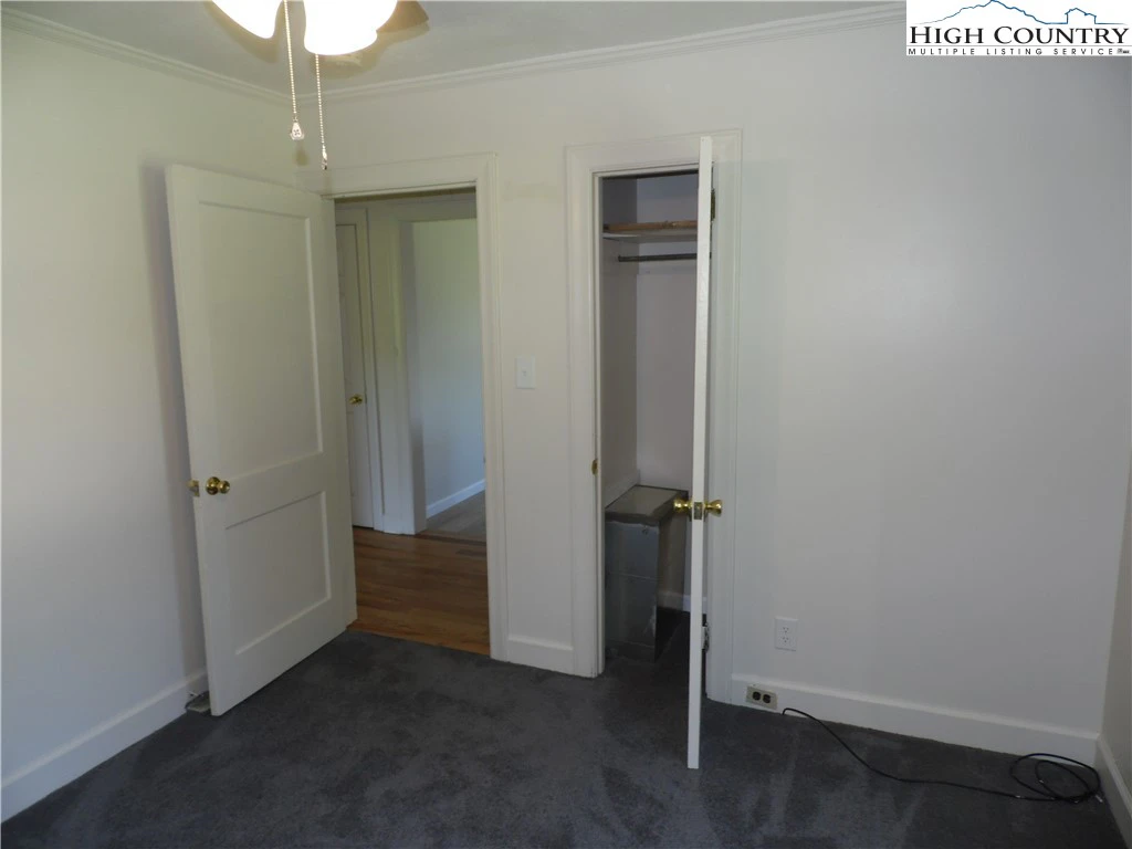 Image number 10 for the current listing