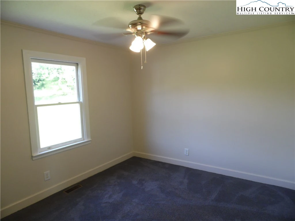Image number 18 for the current listing