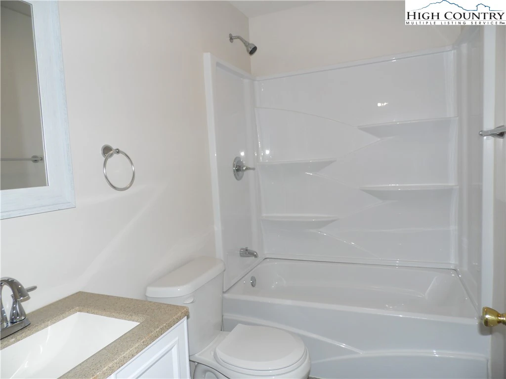 Image number 3 for the current listing