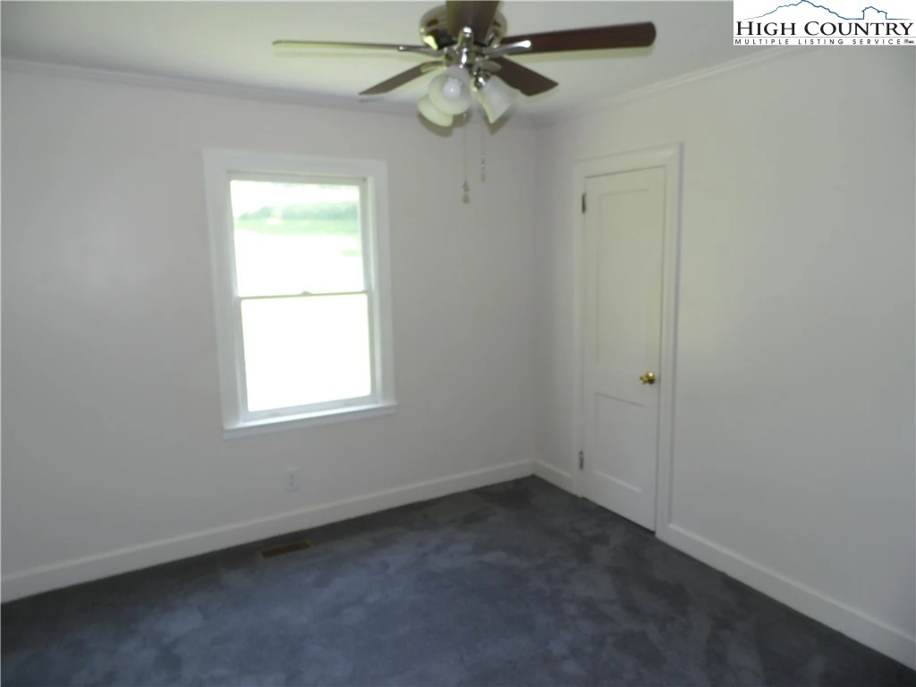 Image number 5 for the current listing