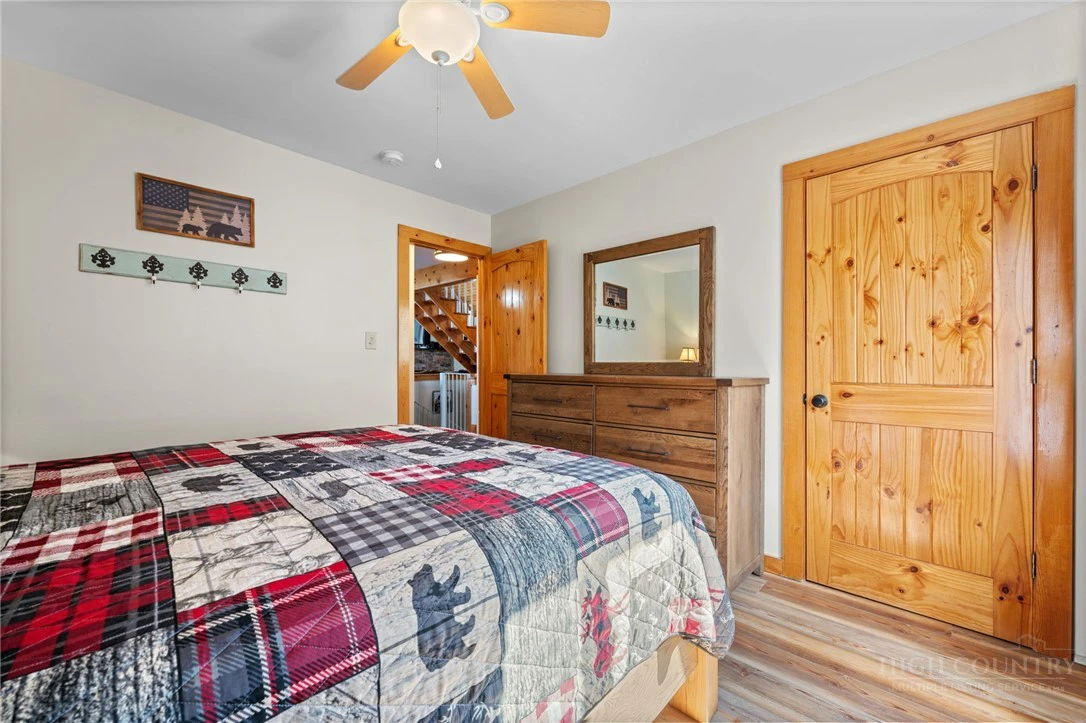Image number 5 for the current listing