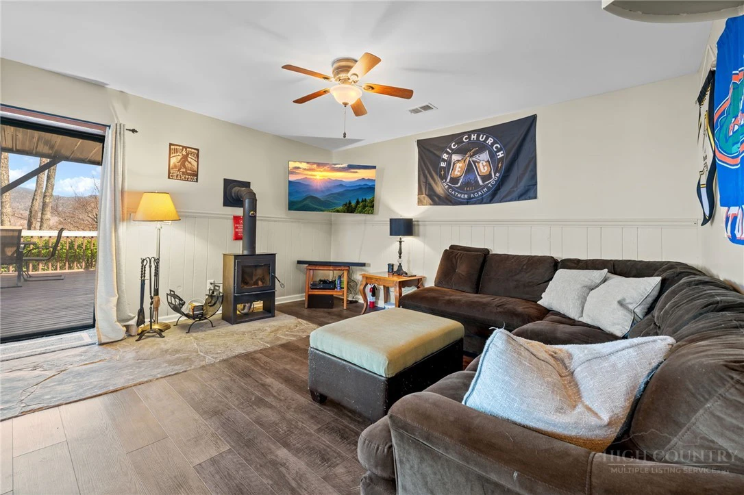 Image number 7 for the current listing