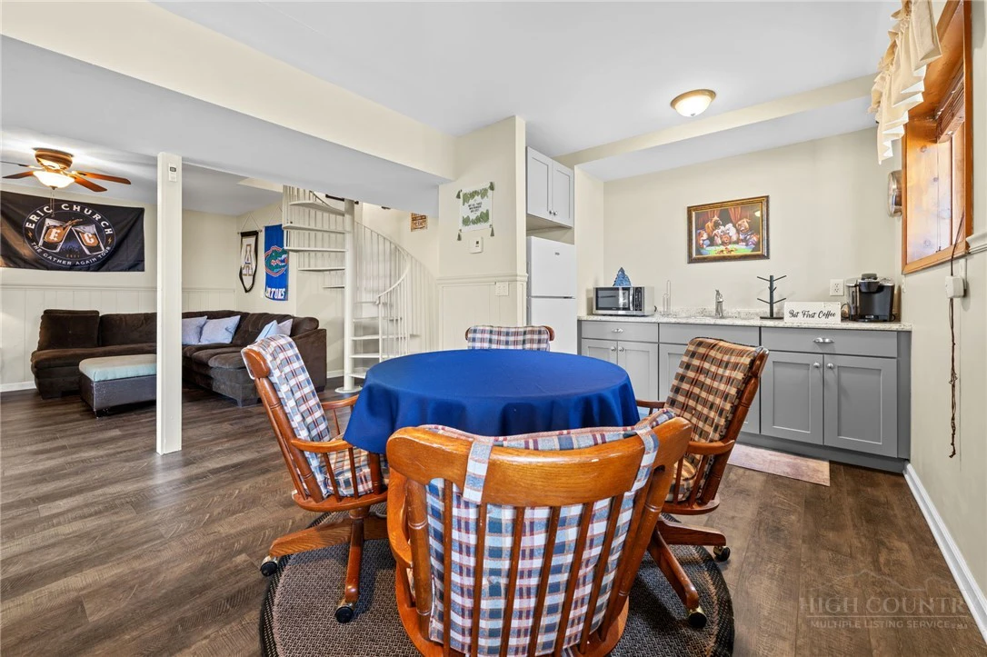Image number 10 for the current listing