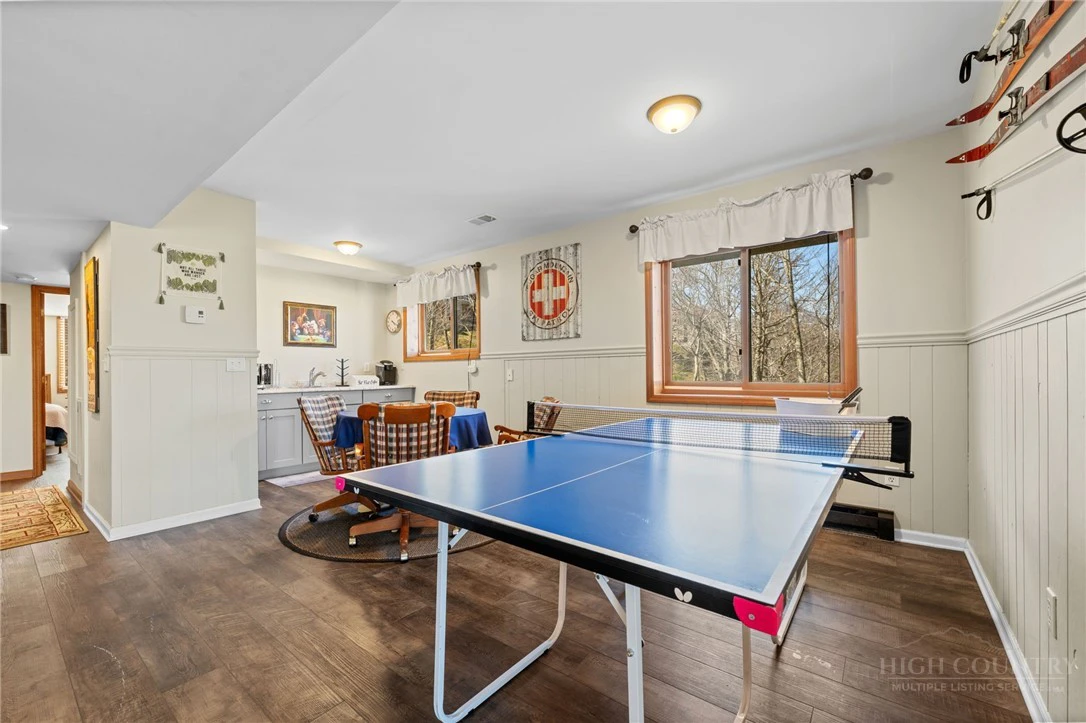 Image number 11 for the current listing