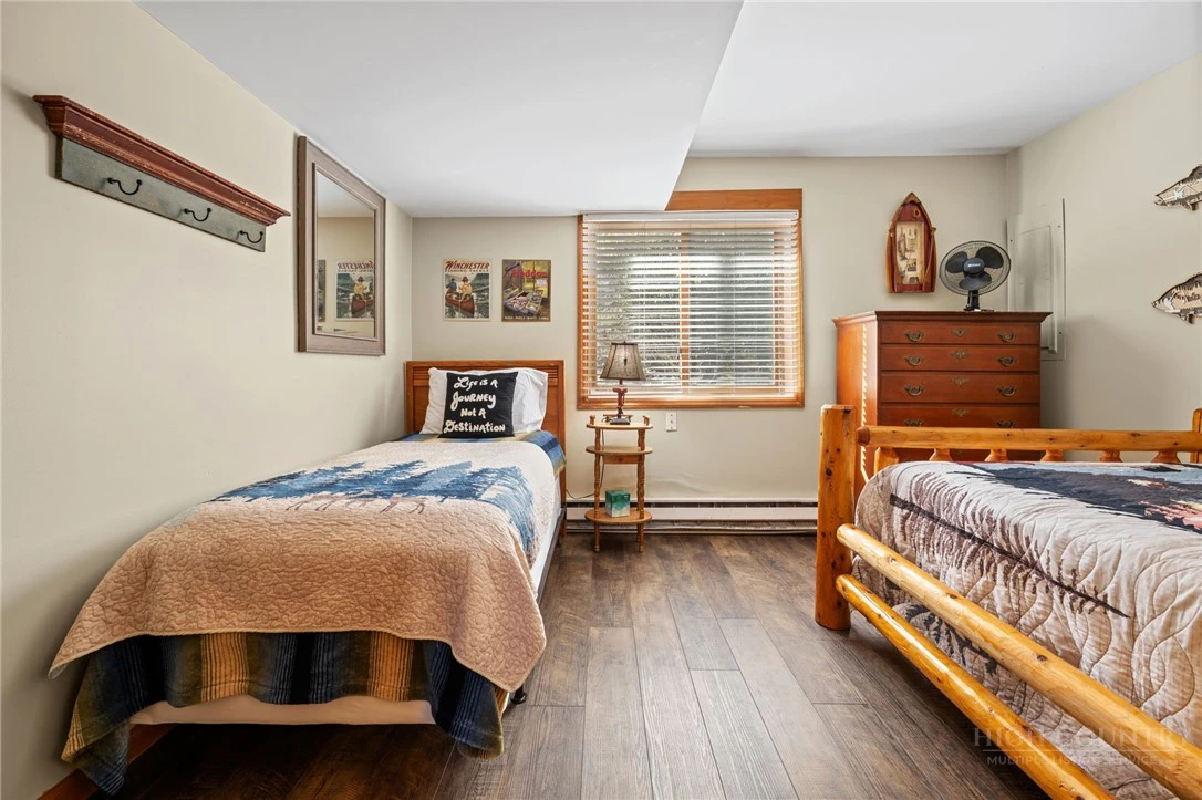 Image number 2 for the current listing