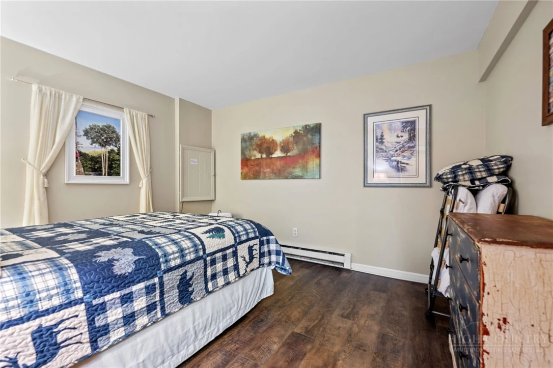 Image number 16 for the current listing