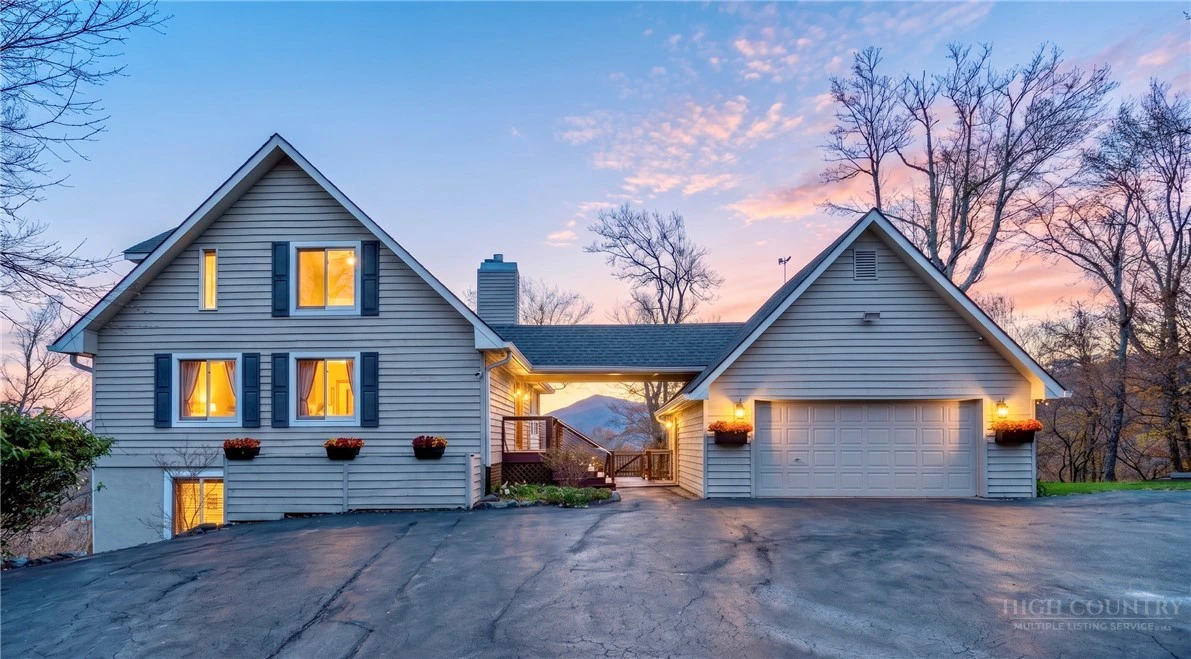 Image number 1 for the current listing