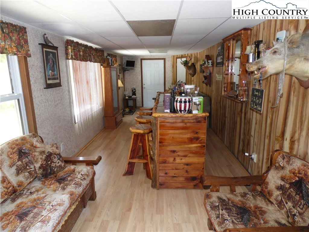 Image number 12 for the current listing