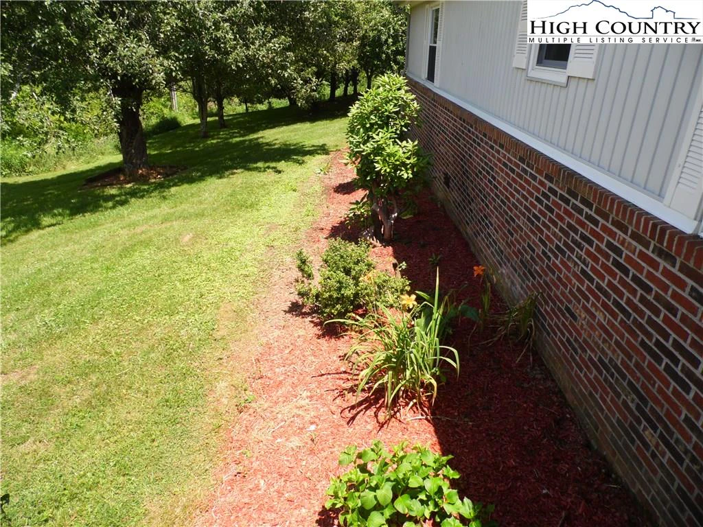 Image number 9 for the current listing
