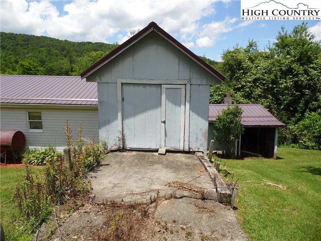 Image number 11 for the current listing