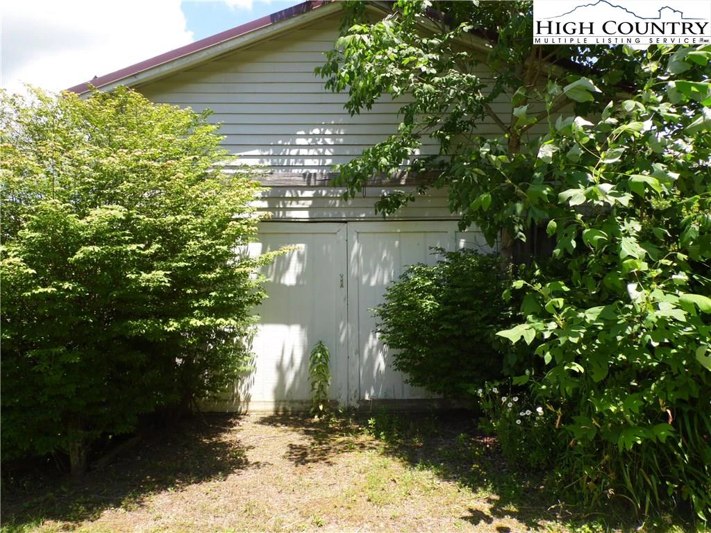 Image number 13 for the current listing