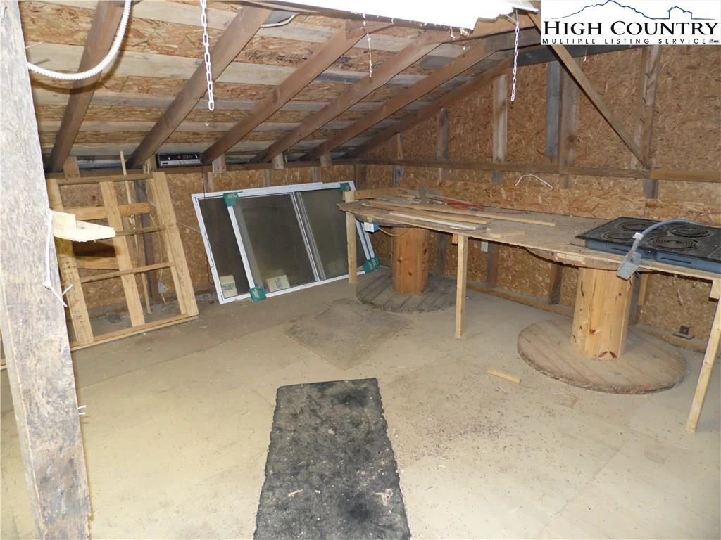 Image number 15 for the current listing