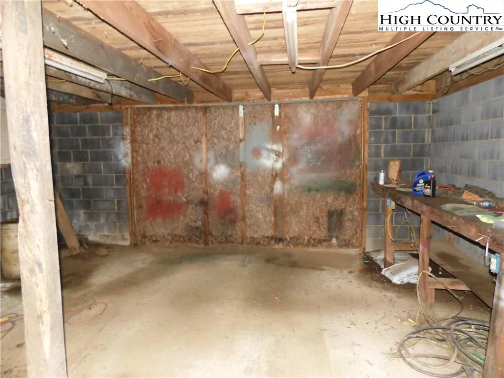 Image number 19 for the current listing