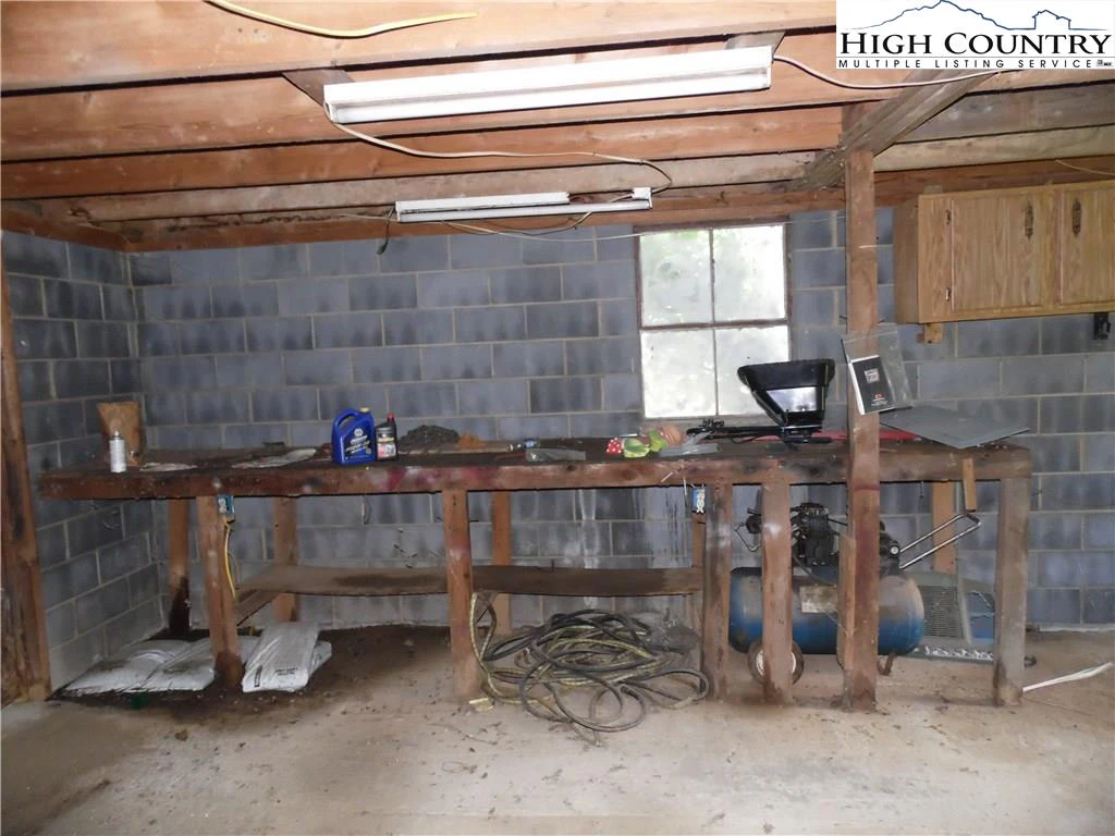 Image number 21 for the current listing