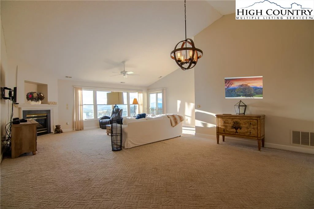 Image number 20 for the current listing