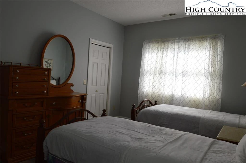 Image number 6 for the current listing