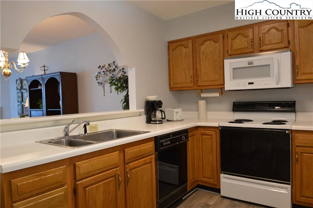 Image number 23 for the current listing