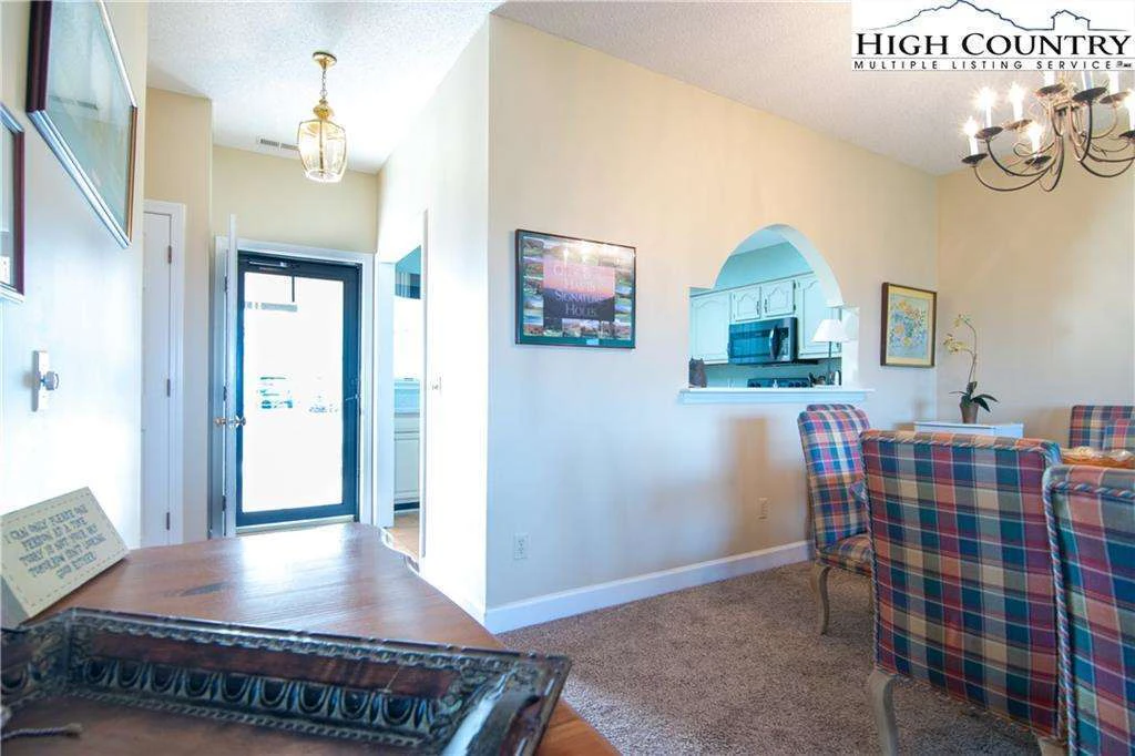 Image number 8 for the current listing