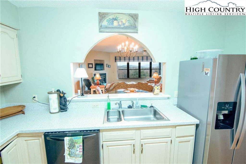 Image number 22 for the current listing