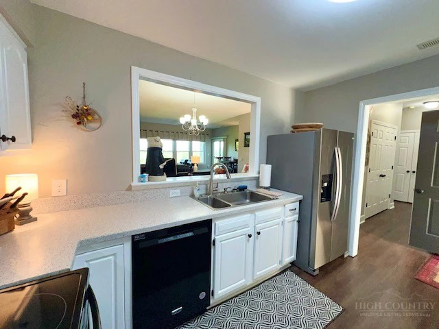 Image number 14 for the current listing