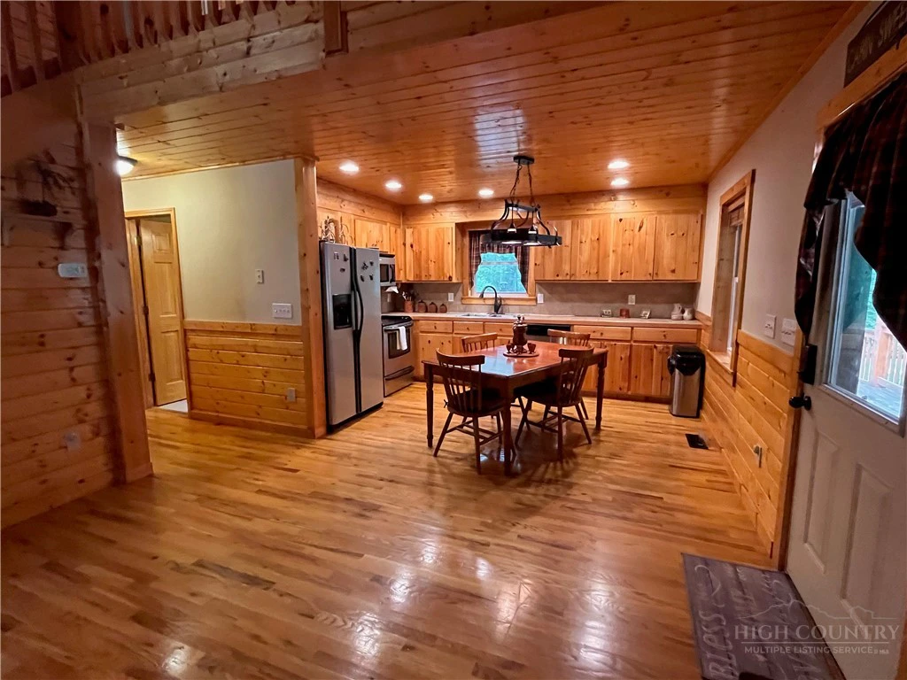 Image number 8 for the current listing