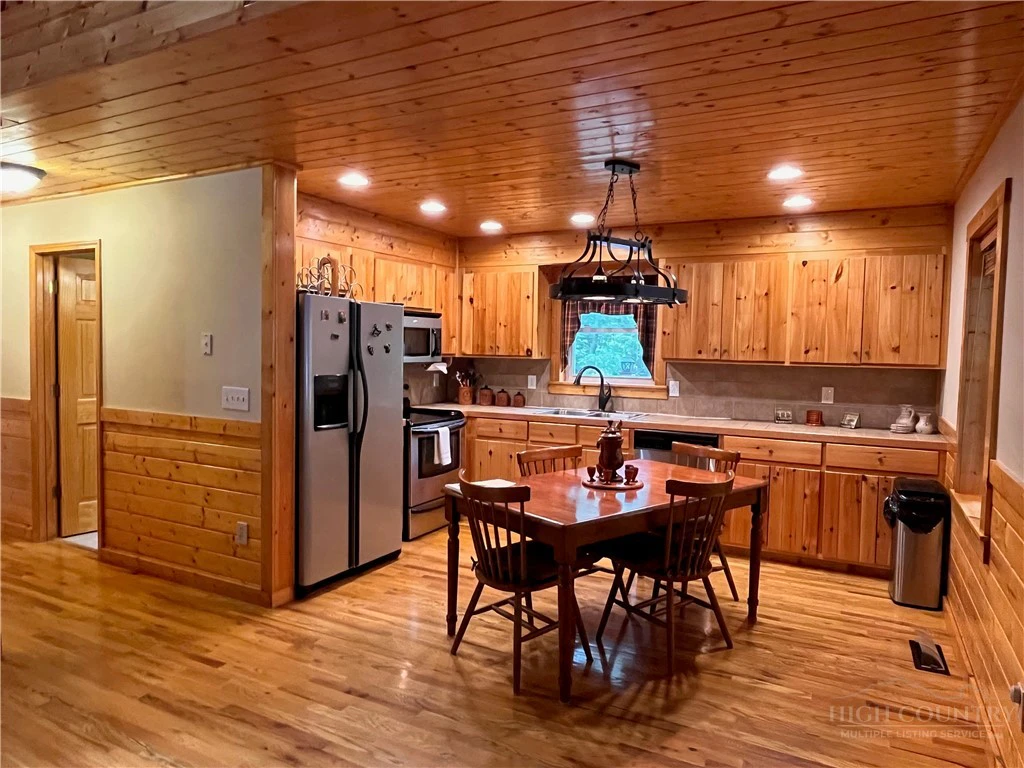 Image number 11 for the current listing