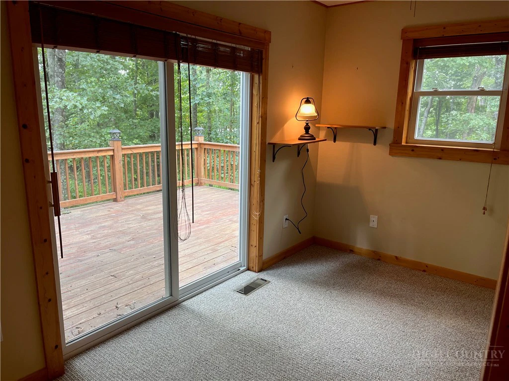 Image number 16 for the current listing