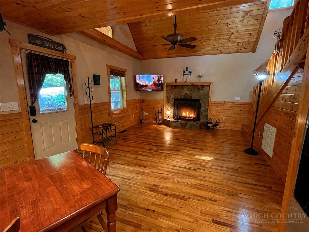 Image number 7 for the current listing