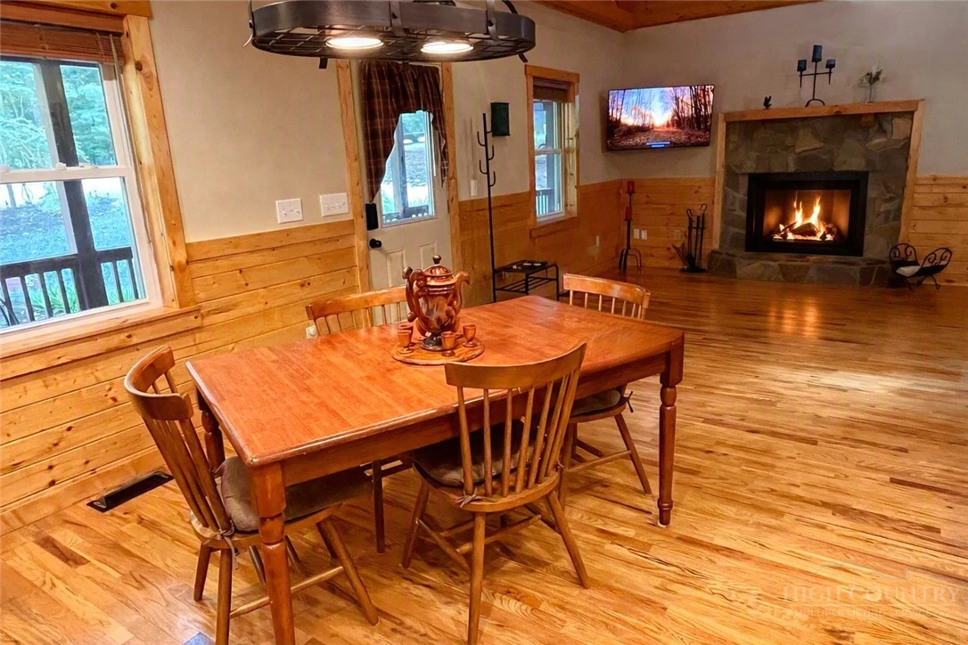 Image number 12 for the current listing