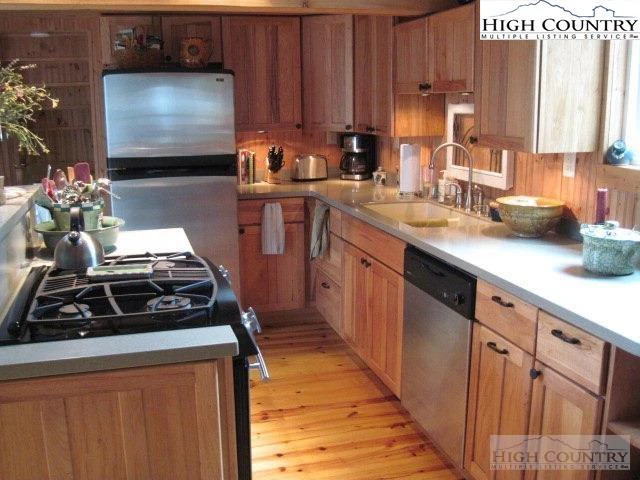Image number 21 for the current listing